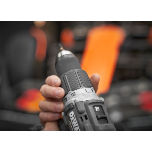 Шуруповерт DeWALT McLaren F1 TEAM LIMITED EDITION, 18V, АКБ 2x5Ah, 90Нм, 0-450·0-1650об/хв, кейс, ЗП, 1.34кг (DCD85MP2T)