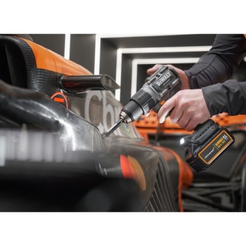 Шуруповерт DeWALT McLaren F1 TEAM LIMITED EDITION, 18V, АКБ 2x5Ah, 90Нм, 0-450·0-1650об/хв, кейс, ЗП, 1.34кг (DCD85MP2T)