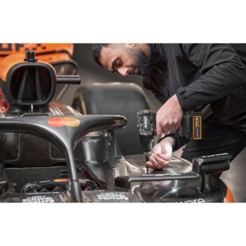 Шуруповерт DeWALT McLaren F1 TEAM LIMITED EDITION, 18V, АКБ 2x5Ah, 90Нм, 0-450·0-1650об/хв, кейс, ЗП, 1.34кг (DCD85MP2T)