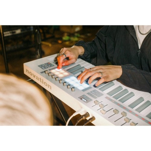 MIDI-клавіатура Novation Launchkey 49 MK4 White Edition (301235)