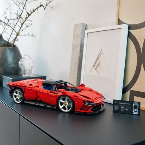 Конструктор LEGO Technic Ferrari Daytona SP3 (42143)