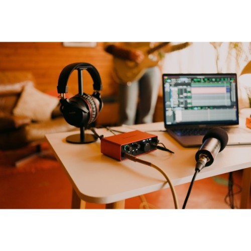 Аудіоінтерфейс Focusrite Комплект для звукозапису: аудіоінтерфейс Scarlett Solo, мікрофон CM25 MkIII, навушники SH-450 (234618)