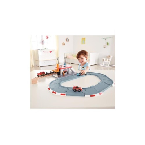 Автотрек Hape Гоночна траса та станція (E3734)