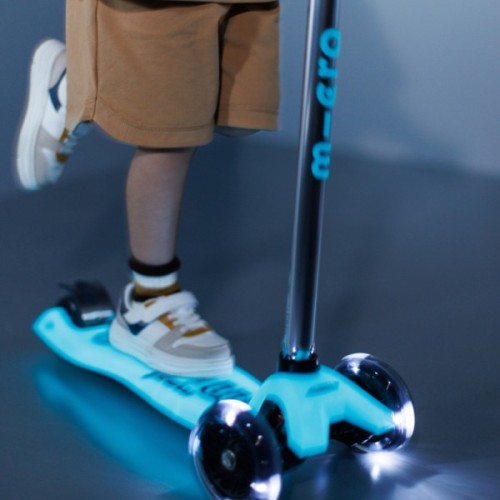 Самокат Micro серії Maxi Deluxe Glow LED" Синій кришталь" (MMD366)