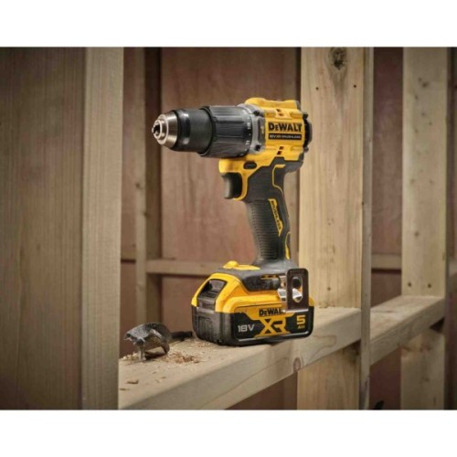 Шуруповерт DeWALT XR Li-Ion 18V, 74 Нм, 0-450/0-1650 об/хв, 1.17 кг, TSTAK (без АКБ та ЗП) (DCD799NT)