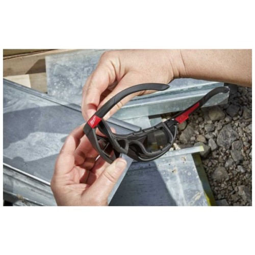 Захисні окуляри Milwaukee Performance, затемнені поляризовані лінзи, Polarised (4932471886)