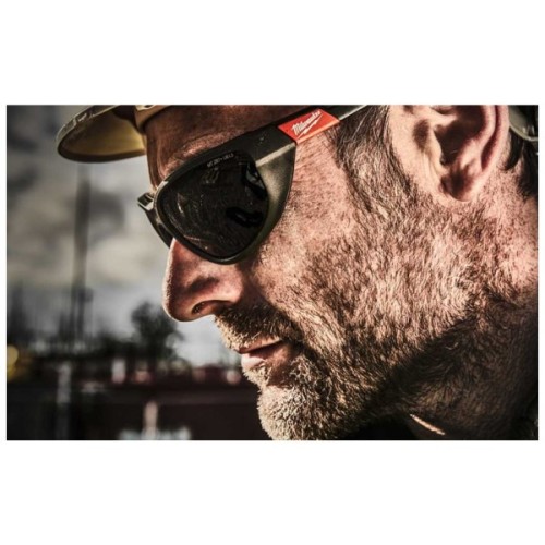 Захисні окуляри Milwaukee Performance, затемнені поляризовані лінзи, Polarised (4932471886)