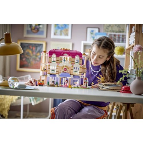 Конструктор LEGO Friends Гранд-готель у Хартлейк-Сіті (42704)