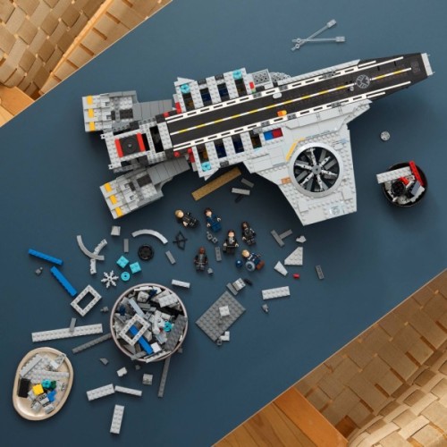 Конструктор LEGO Marvel Гелікеріер Щ.И.Т. (76354)