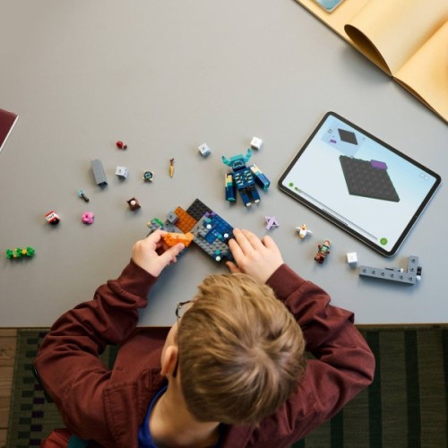 Конструктор LEGO Minecraft Зустріч із Захисником (21274)