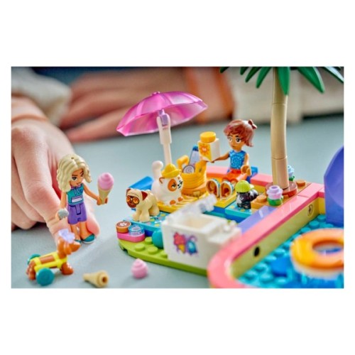 Конструктор LEGO Friends Веселий день в аквапарку (42676)
