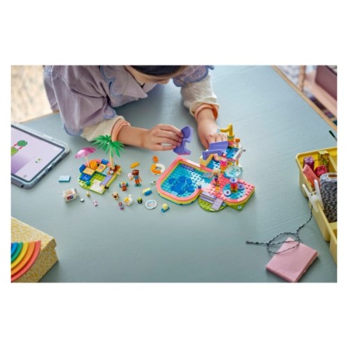 Конструктор LEGO Friends Веселий день в аквапарку (42676)
