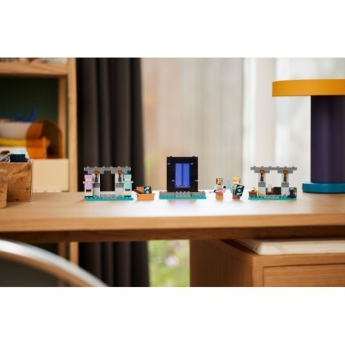 Конструктор LEGO Minecraft Зброярня 203 деталей (21252)