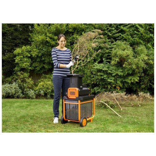 Садовий подрібнювач Black&Decker 2.8 кВт, макс. 45 мм, фреза, 45 л (BEGAS5800)