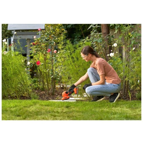 Кущоріз Black&Decker 18V, насадки - 20 см/8 мм, 10 см/18 мм (без АКБ та ЗП) (BCSS18B)