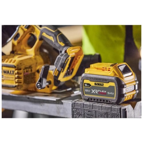 Дискова пила DeWALT 18V XR Li-lon FLEXVOLT ADVANTAGE, диск 190х30 мм, TSTAK (без АКБ та ЗП) (DCS573NT)