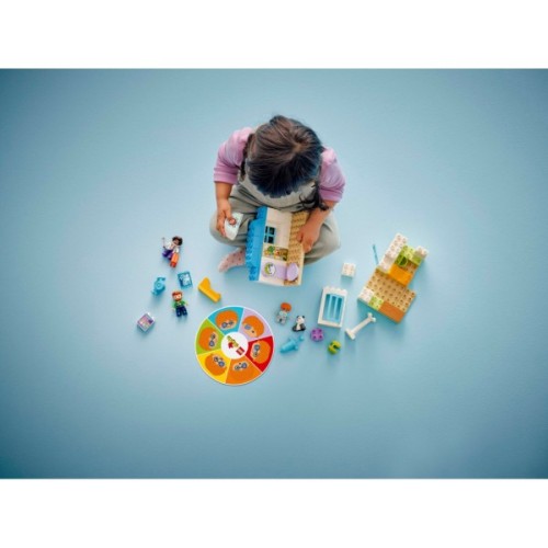 Конструктор LEGO DUPLO Town Уперше: візит до лікаря (10449)
