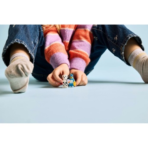 Конструктор LEGO Bluey Веселощі з Блуї та Хлоєю на ігровому майданчику (11201)