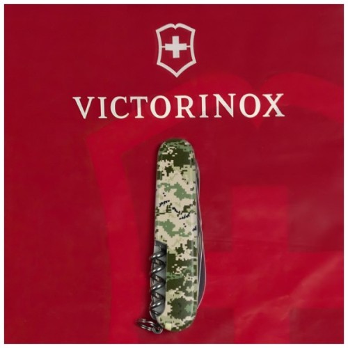 Ніж Victorinox Climber Army Піксель + Лого (1.3703.3_W3941p)