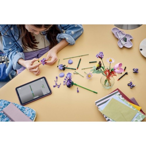 Конструктор LEGO Botanicals Букет квітів Олівії Родріґо (11507)