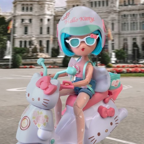 Лялька 4SF Manga Dolls Hello Kitty Красуня Пінк на скутері (HKTF3000)