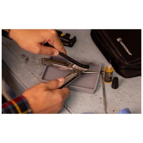 Чохол для мультитула Leatherman з комплектом для обслуговування (833031)
