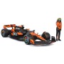 Масштабна модель автомобіля Bburago Автомодель з фігуркою - McLaren MCL38, 1:24 (18-28040)
