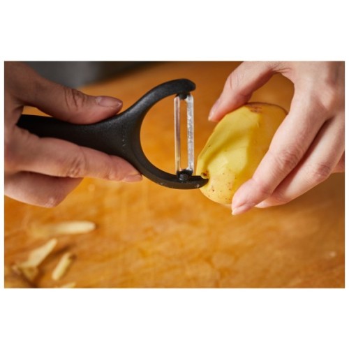 Овочечистка Fiskars Essential з поперечним лезом (1065599)