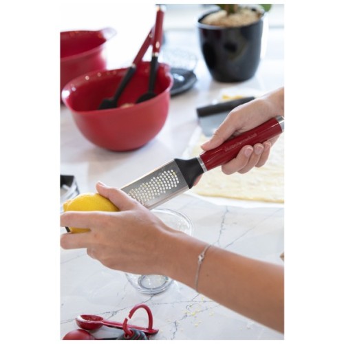 Терка KitchenAid Coreline для спецій, з чохлом, 31,7 см, червона (KAG321OHERE)