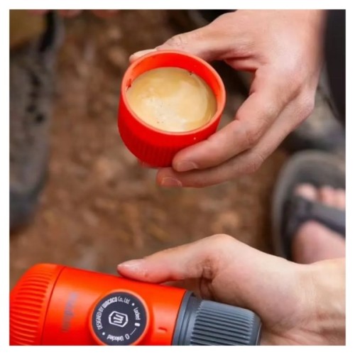 Кавоварка кемпінгова Wacaco Nanopresso з чохлом червона (WNANORED)