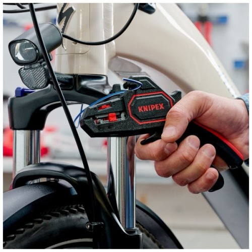Знімач ізоляції KNIPEX 0.2-6мм, 180мм (12 62 180)