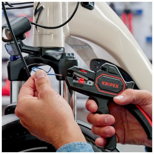 Знімач ізоляції KNIPEX 0.2-6мм, 180мм (12 62 180)