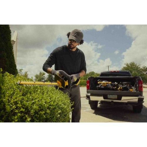 Кущоріз DeWALT акумуляторний, 18V, ніж 55 см, до 19 мм, (без АКБ та ЗУ) (DCMHT562N)